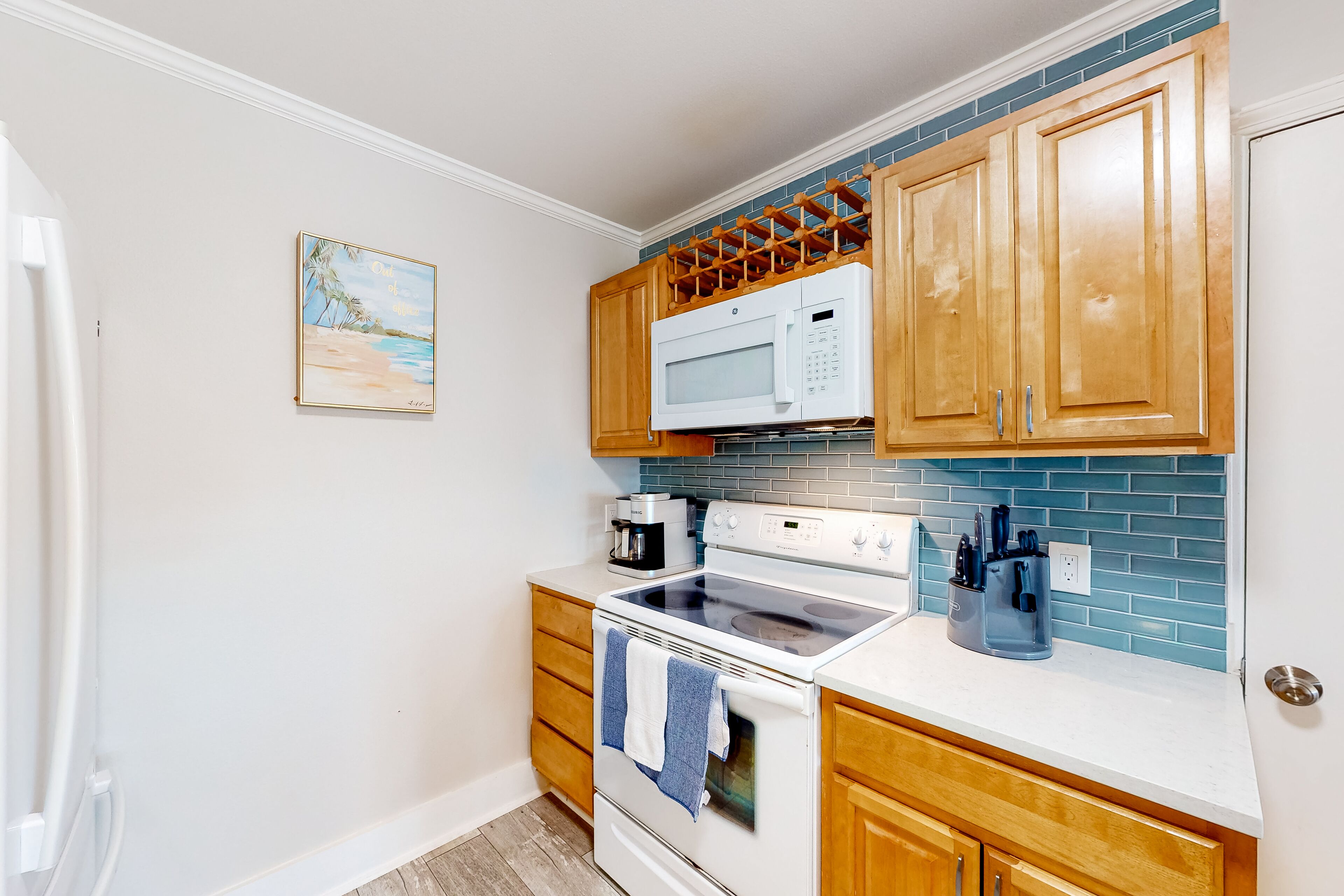 Waterfront townhome with tennis courts, boat dock, & washer/dryer