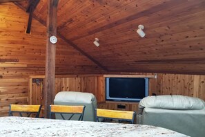 Interior - A Gem on The Siuslaw (Mapleton)
