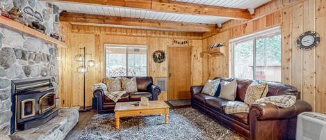 Télévision, cheminée, vidéothèque