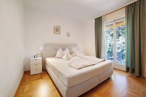 2 bedrooms, free WiFi, bed sheets - Apartment 'Villa Sabine - Karin' with Mountain View, Shared Garden and Wi-Fi (Merano)