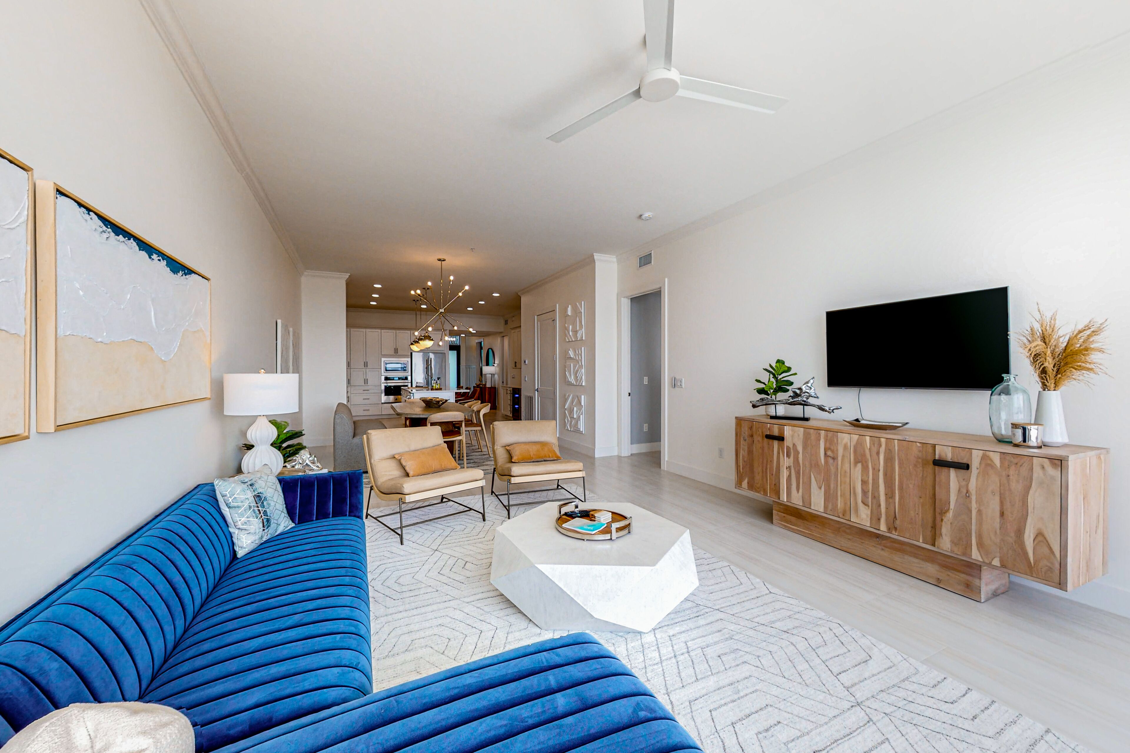 River view retreat with on-site pool, hot tub, & dock plus washer/dryer, & AC