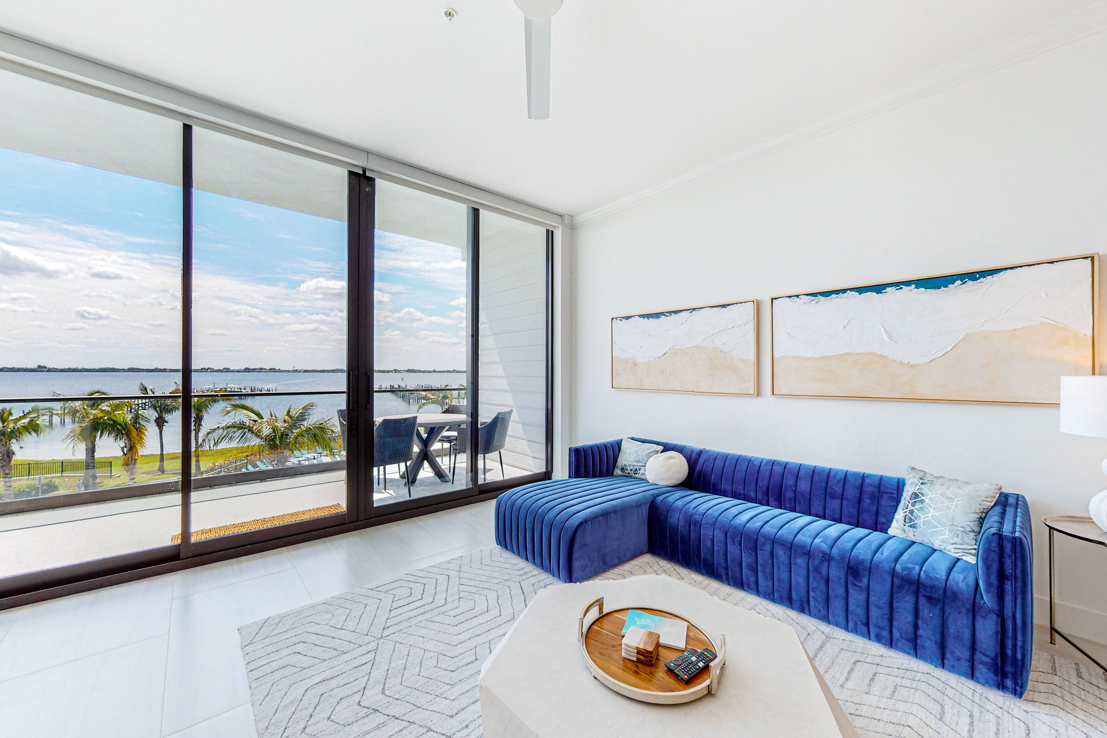 River view retreat with on-site pool, hot tub, & dock plus washer/dryer, & AC