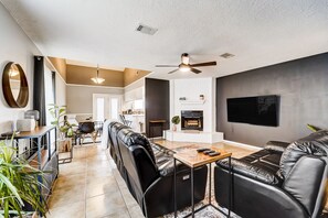 TV, fireplace