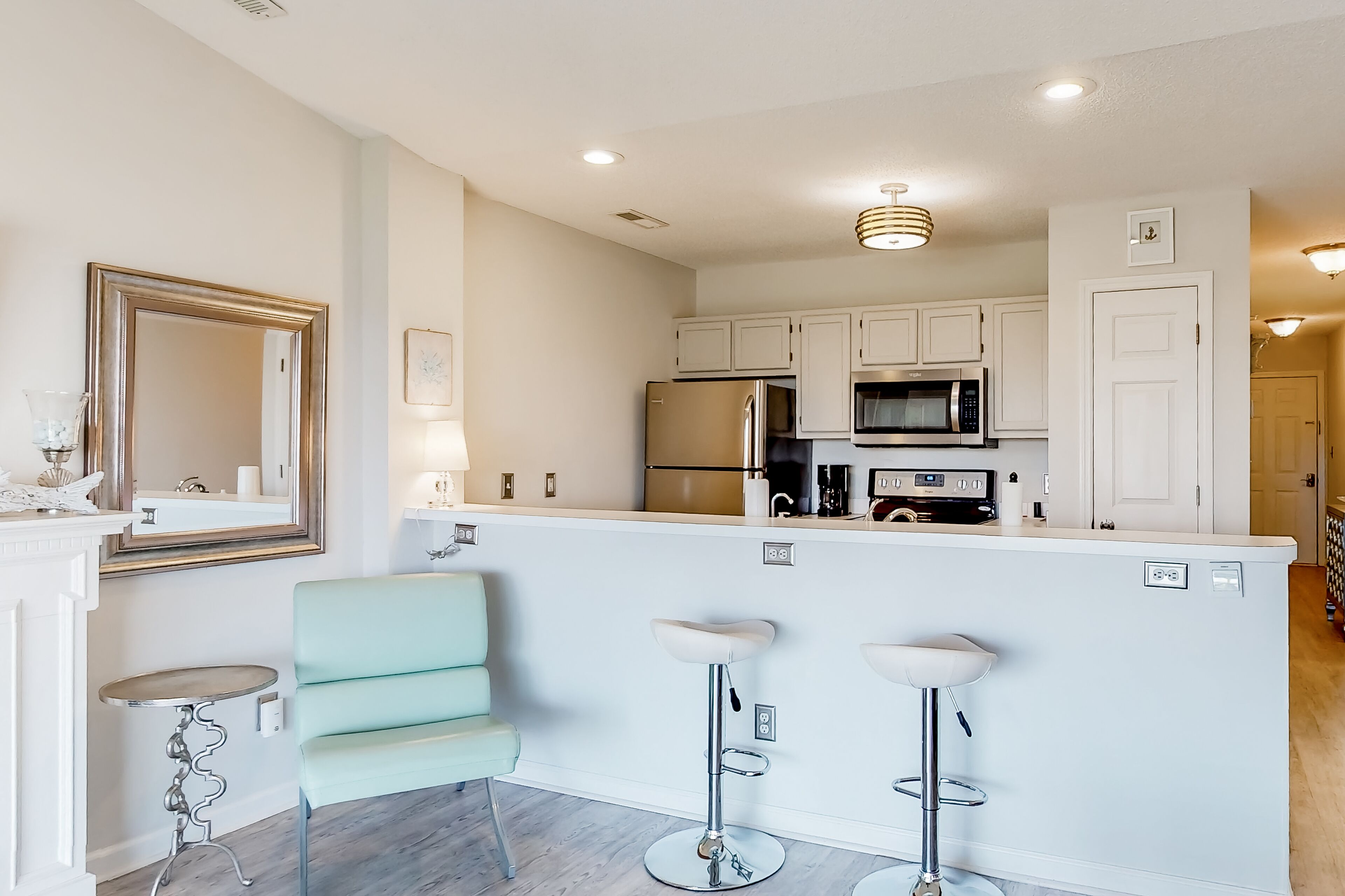 Bright condo on the water with pool, hot tub, and grill access - balcony & W/D