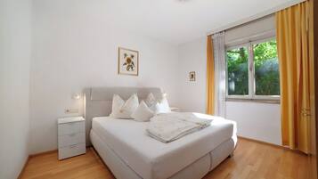 2 室のベッドルーム、WiFi (無料)、ベッドシーツ