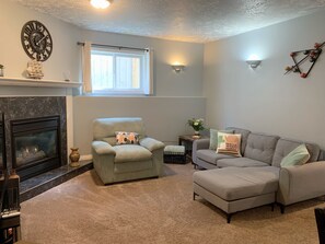 Smart TV, fireplace