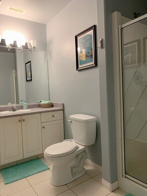 Shower, hair dryer, towels, soap - Cozy Basement Suite close to Downtown (Edmonton)