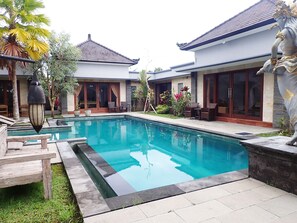 Private pool