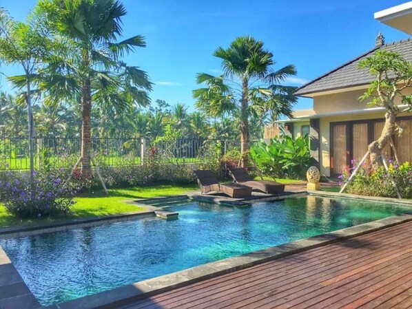 Panoramic Villa, 4 Bedrooms, Non Smoking, Pool View | Garden view