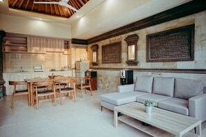 Deluxe Villa | Living area