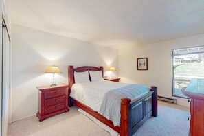 2 bedrooms, internet, bed sheets