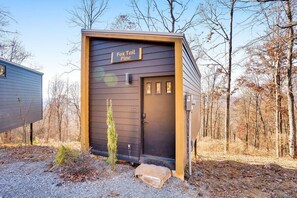 Exterior - The Fox Tail Pine Treehouse at Treetop Escapes! (Wildwood)