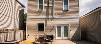 Remodeled House for 8 w/Backyard/BBQ/nr Shops/Bars