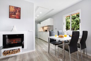 Dining - Vacation Home "7 Dioses" close to the Sea with Wi-Fi (puerto del rosario)