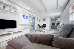 TV - Vacation Home "7 Dioses" close to the Sea with Wi-Fi (puerto del rosario)