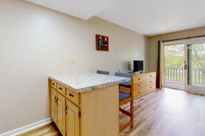 Dining - Dog-friendly studio with fitness room & game room - walk to the lake (Baneberry)