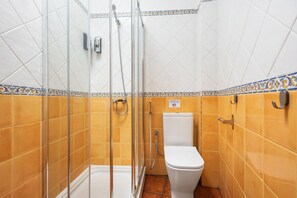 Shower, hair dryer, towels - Vacation Apartment 'Casa Hilaria' with Shared Terrace and Wi-Fi (Garachico)
