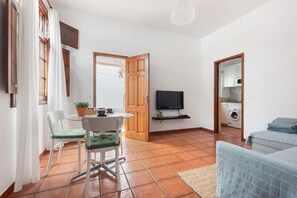 TV - Vacation Apartment 'Casa Hilaria' with Shared Terrace and Wi-Fi (Garachico)