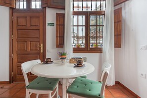 Dining - Vacation Apartment 'Casa Hilaria' with Shared Terrace and Wi-Fi (Garachico)