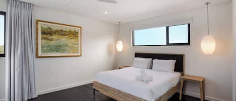 4 chambres, fer et planche à repasser, Wi-Fi, draps fournis