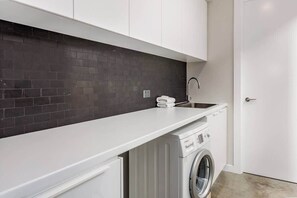 Interior - Making Memories in Dunsborough—Minutes to Beaches (DUNSBOROUGH)