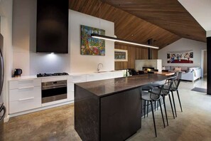 Coffee/tea maker, fridge, microwave, oven - Making Memories in Dunsborough—Minutes to Beaches (DUNSBOROUGH)