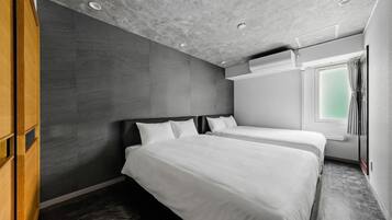 2 habitaciones, cortinas blackout y tabla de planchar con plancha