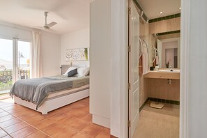 4 bedrooms, free WiFi, bed sheets - Holiday Home "Paradiso Tropical" with Sea View, Shared Pool & Wi-Fi (La Herradura (Almunecar))