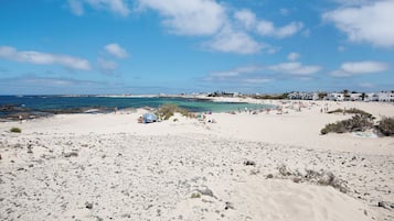 Una spiaggia nelle vicinanze