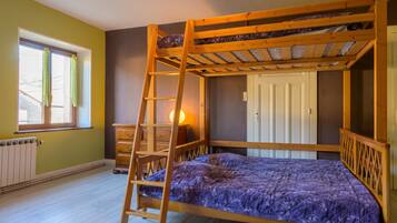 3 bedrooms, iron/ironing board