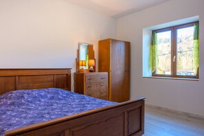 3 Schlafzimmer, Bügeleisen/Bügelbrett