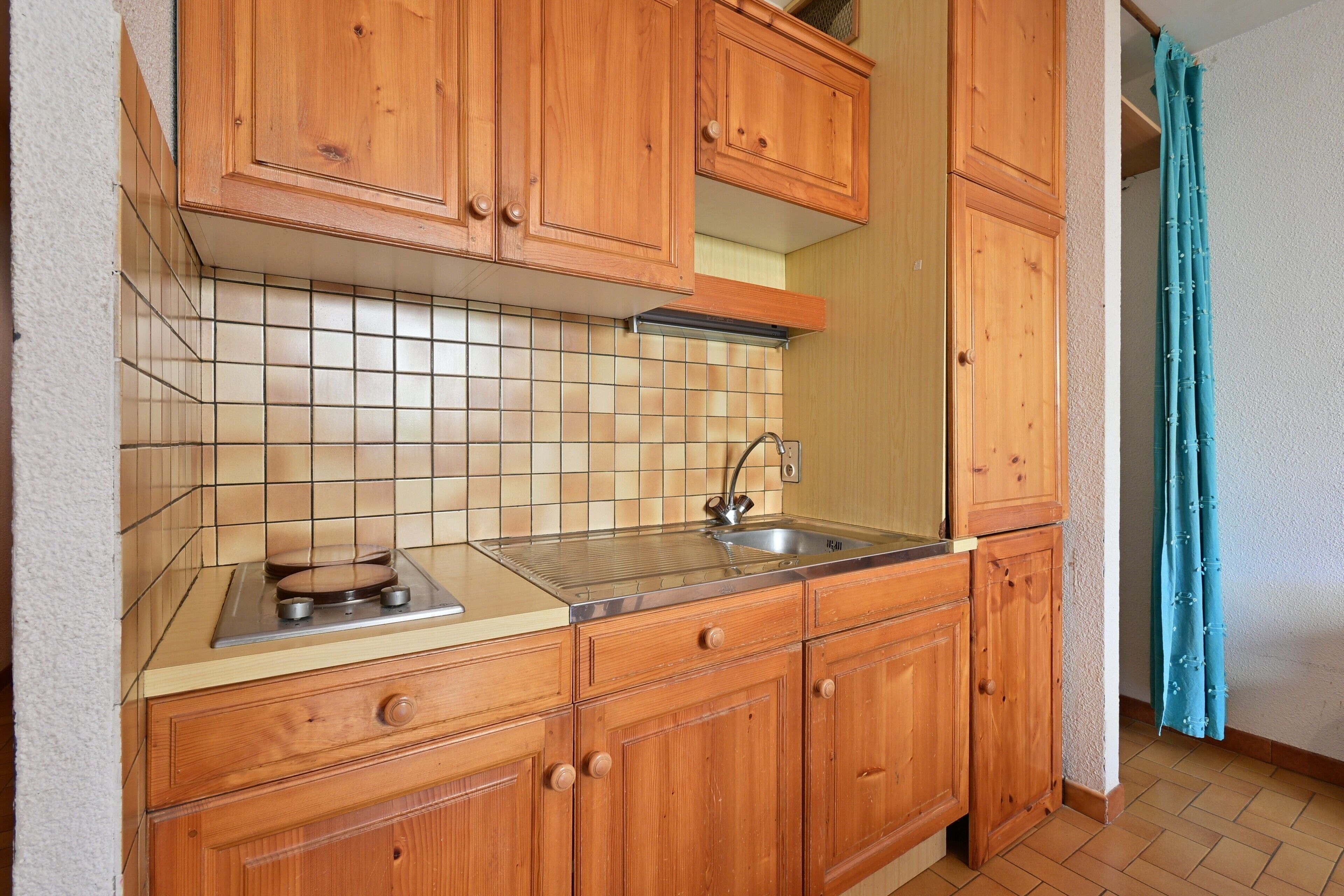 Kylskåp, mikrovågsugn, ugn och spishäll