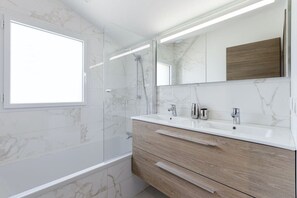 Hair dryer, towels - Levant · Chalet Moderne 6pax | Vues | Terrasses | Confort (Chamonix-Mont-Blanc)