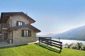 Exterior - Holiday Home 'Borgo Vico' with Lake View, Private Terrace and Wi-Fi (Verceia)