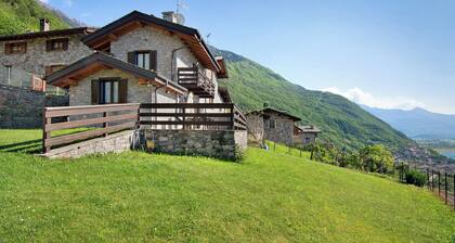 Ferienhaus 'Borgo Vico' mit Seeblick, privater Terrasse und privatem Garten