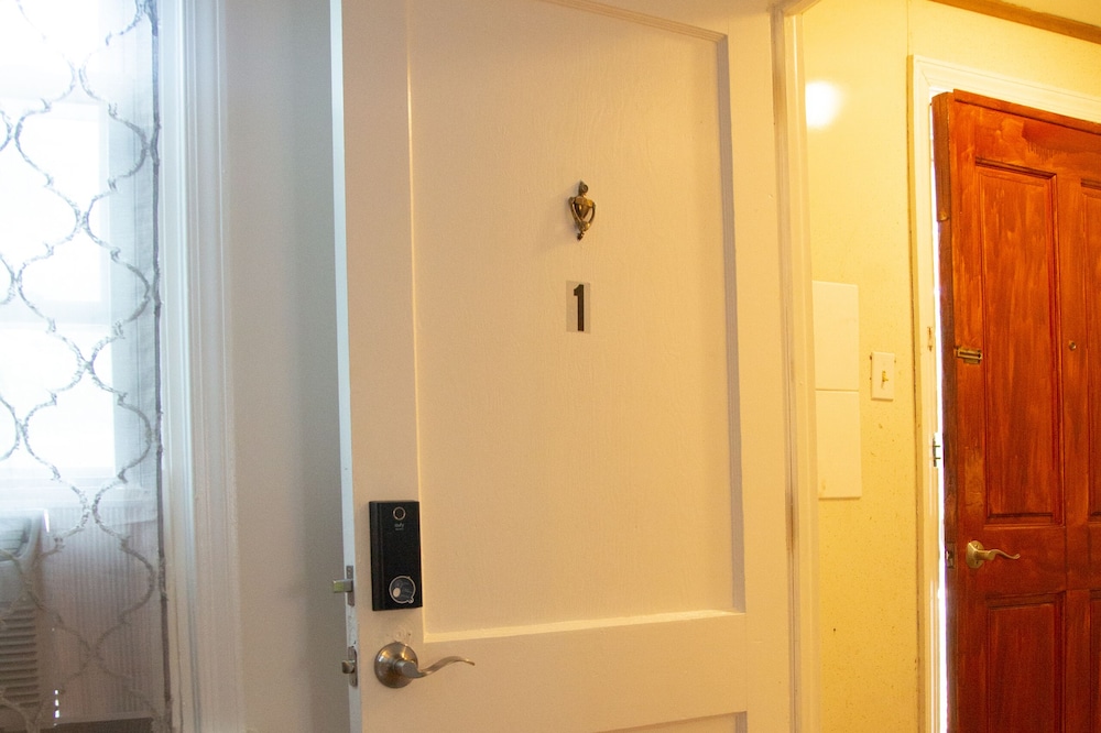 Entire Amazing 1br apartment