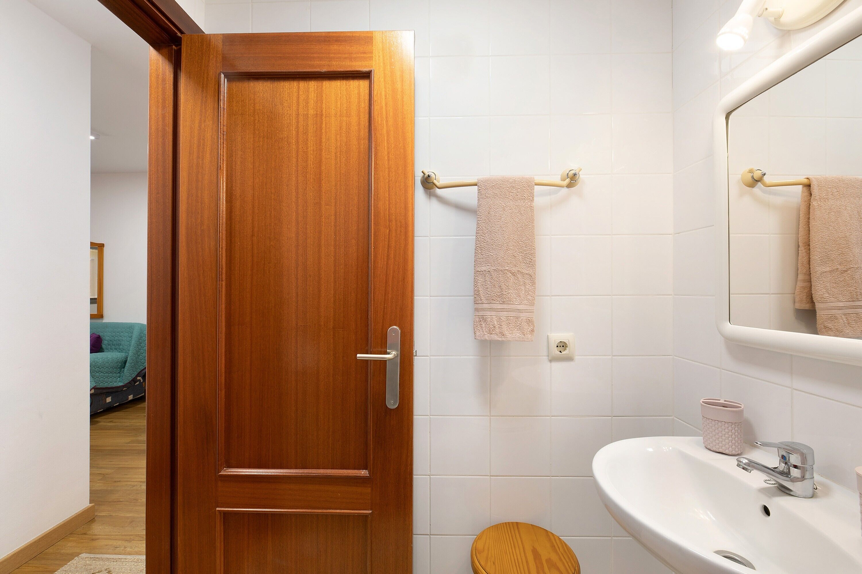 Bañera, secador de pelo, toallas