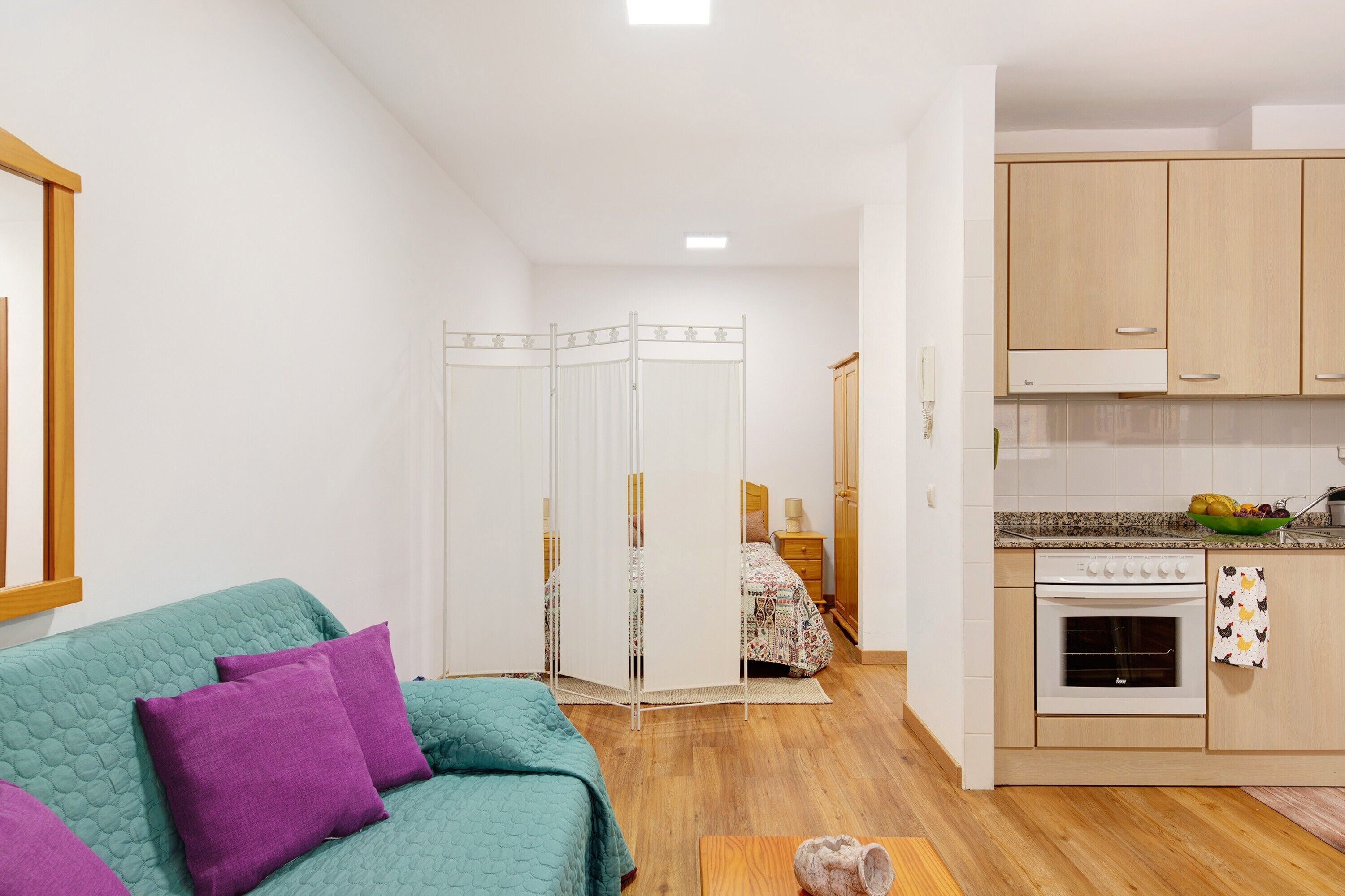 1 habitación, tabla de planchar con plancha, wifi gratis y ropa de cama 