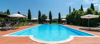 Farmhouse "Fattoria" with Shared Pool, Private Garden & Wi-Fi