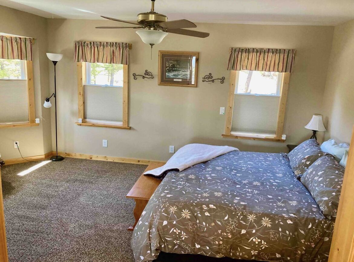 Secluded-Romantic-Hot Tub-Mountain Top Retreat-Solar Grid-Tie