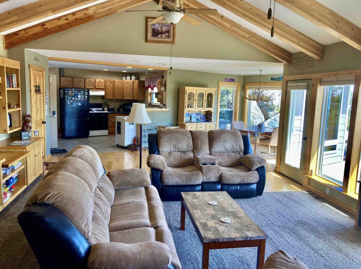 Secluded-Romantic-Hot Tub-Mountain Top Retreat-Solar Grid-Tie