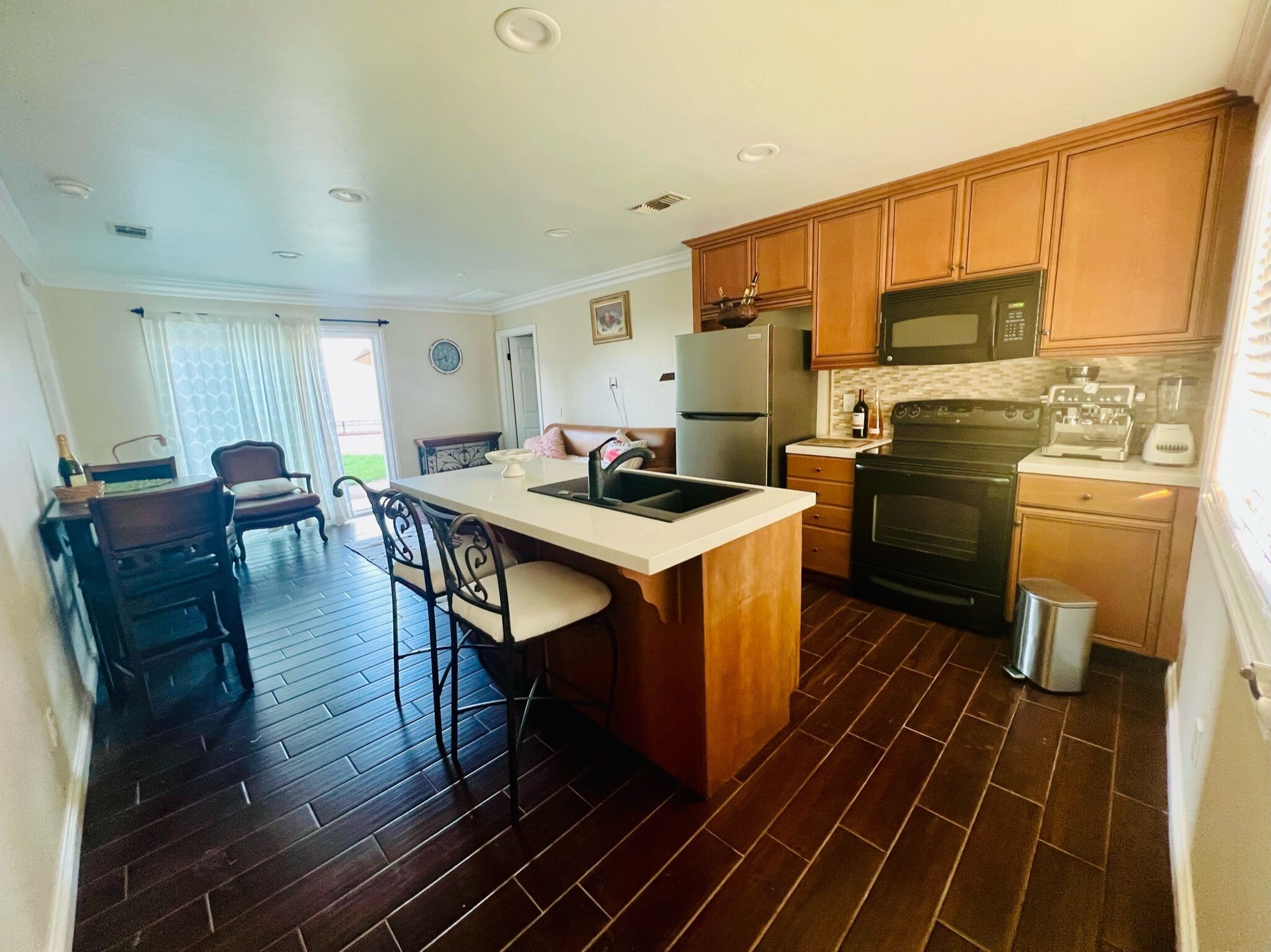 冰箱、微波炉、烤箱、炉灶