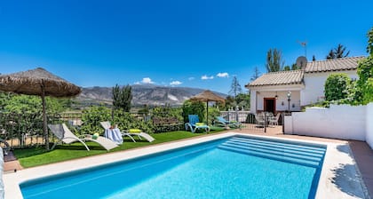 Holiday Home 'Ladera De Los Molinos' with Mountain View, Pool, Garden & Wi-Fi