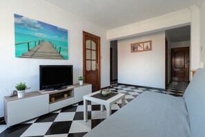 3 slaapkamers, een strijkplank/strijkijzer, gratis wifi, beddengoed