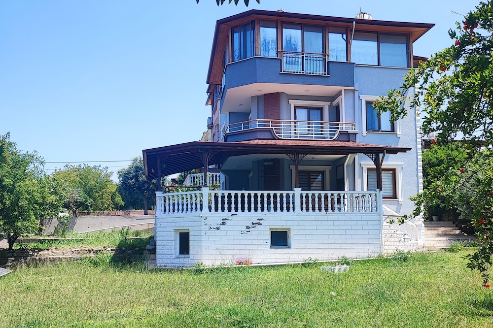 Peacefull Villa in the Heart of the City