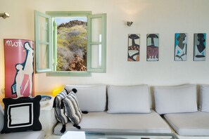 Televisión, chimenea y est éreo 