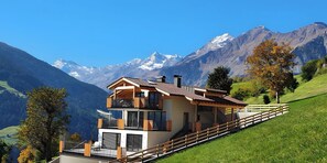 Exterior - "Sunnseitn Lodge Apt Moutainsuite" with whirlpool, infrared sauna, panoramic mountain terrace (Moos in Passeier)