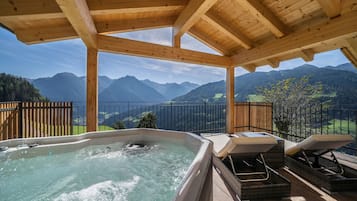 Bañera de hidromasaje al aire libre