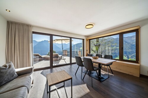 "Sunnseitn Lodge Apt Exclusive Panorama" mit beheiztem Whirlpool, Infrarotsauna und großer Terrasse