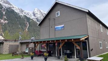 Mặt tiền nơi lưu trú